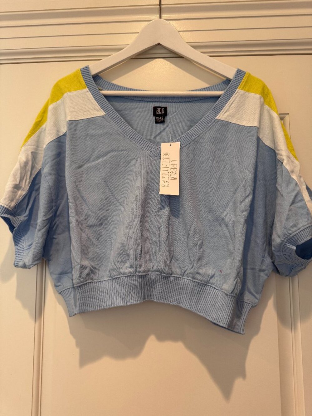 BDG by Urban Outfitters niven v neck cropped top